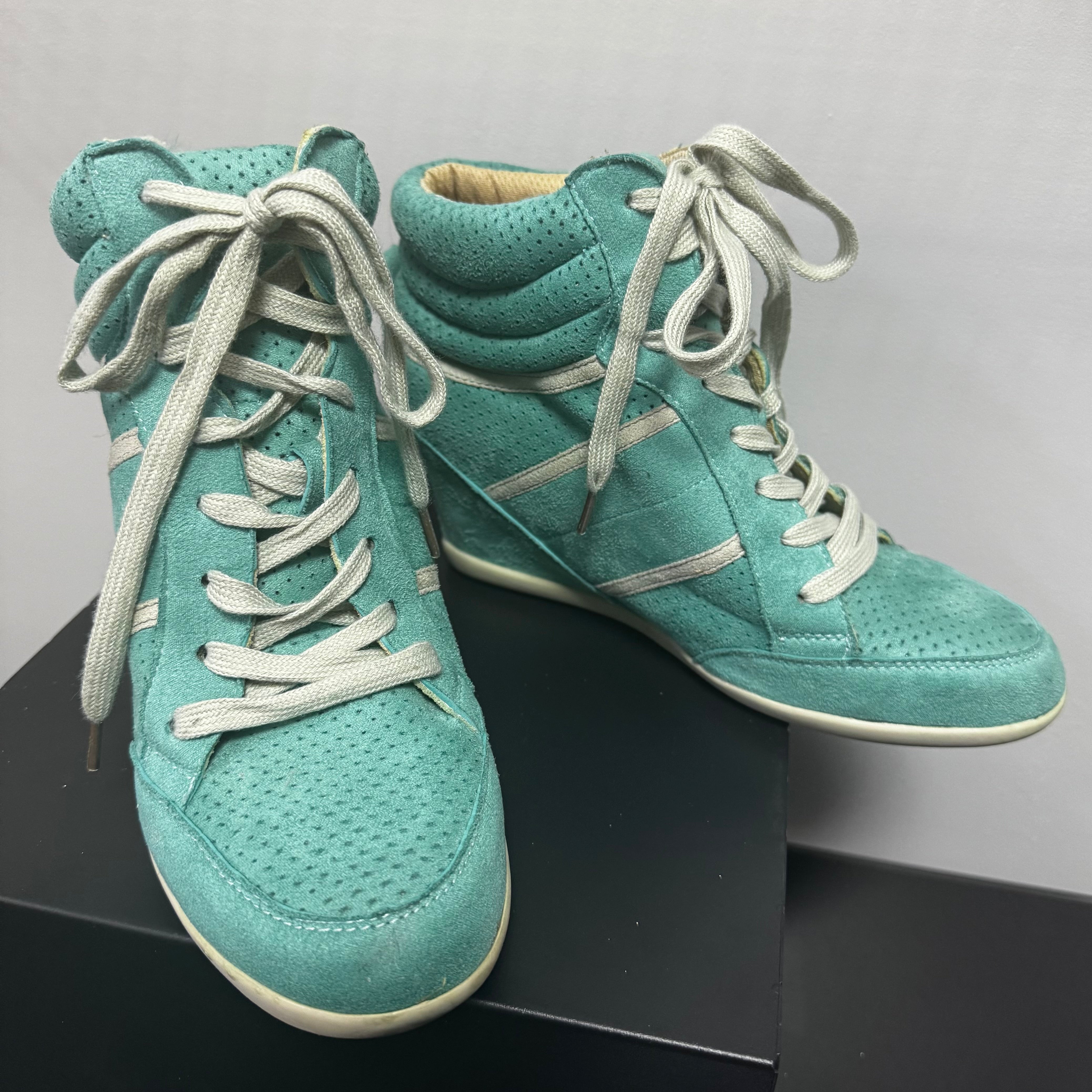 Y2K Teal Wedge Sneakers | Size 8