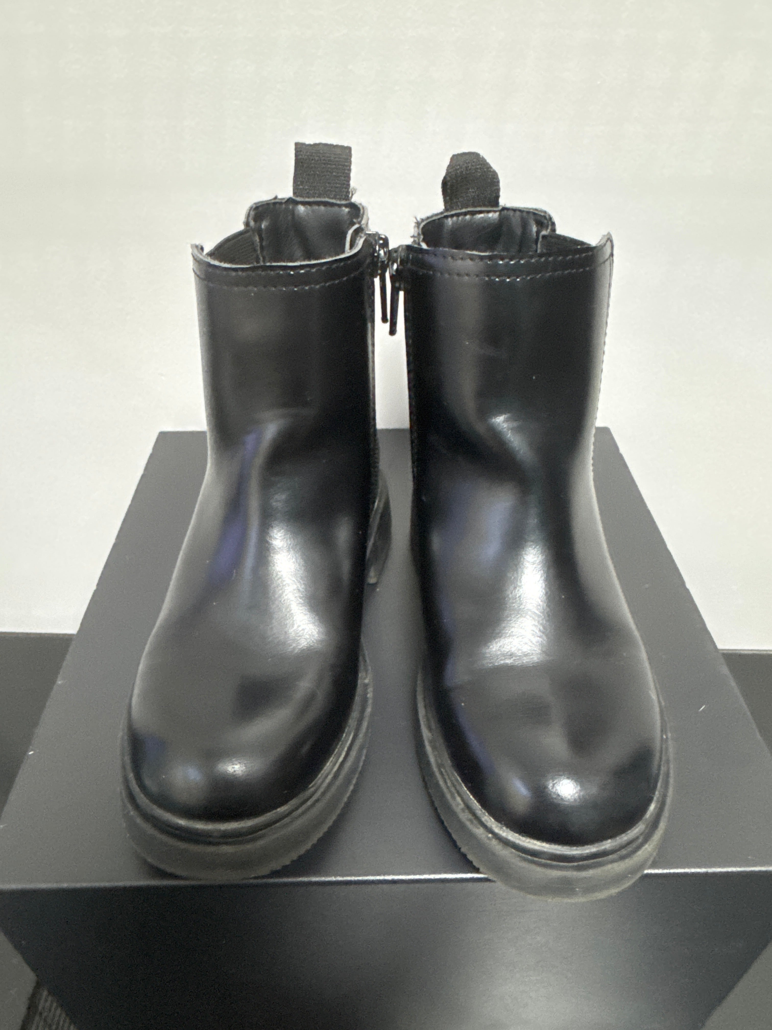 Black Chelsea Boots | US11