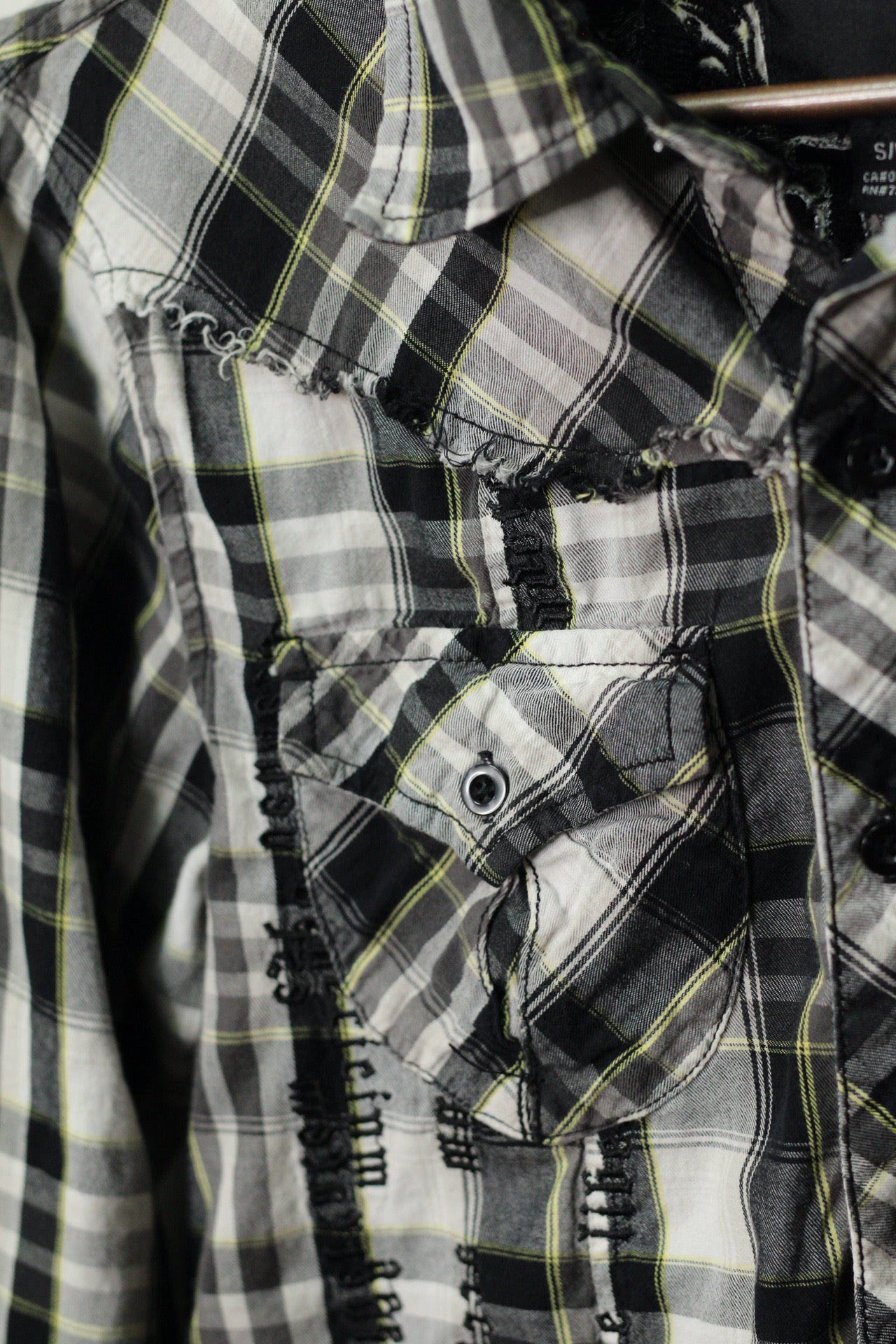 Plaid Embroidered Button-Up | S