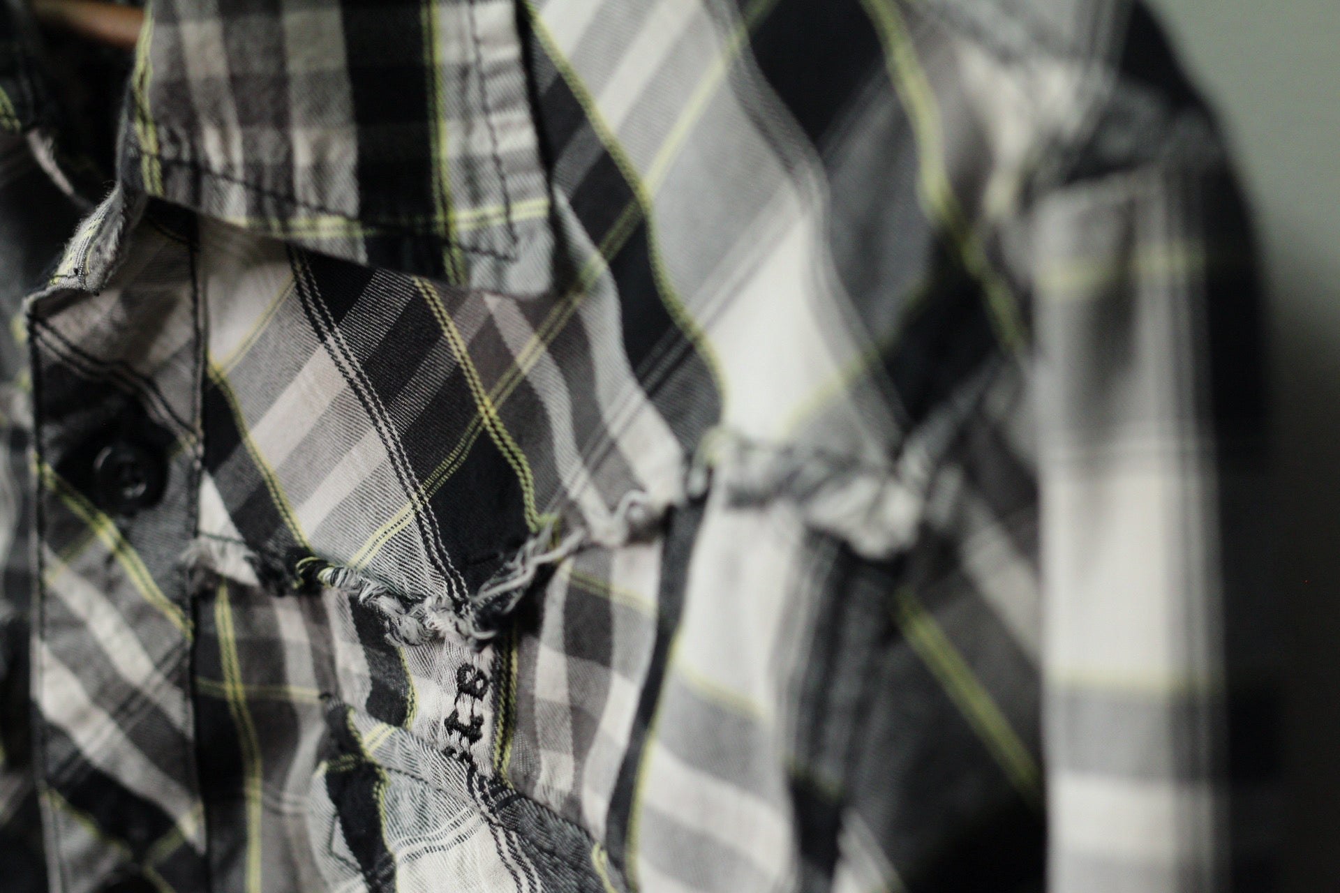 Plaid Embroidered Button-Up | S