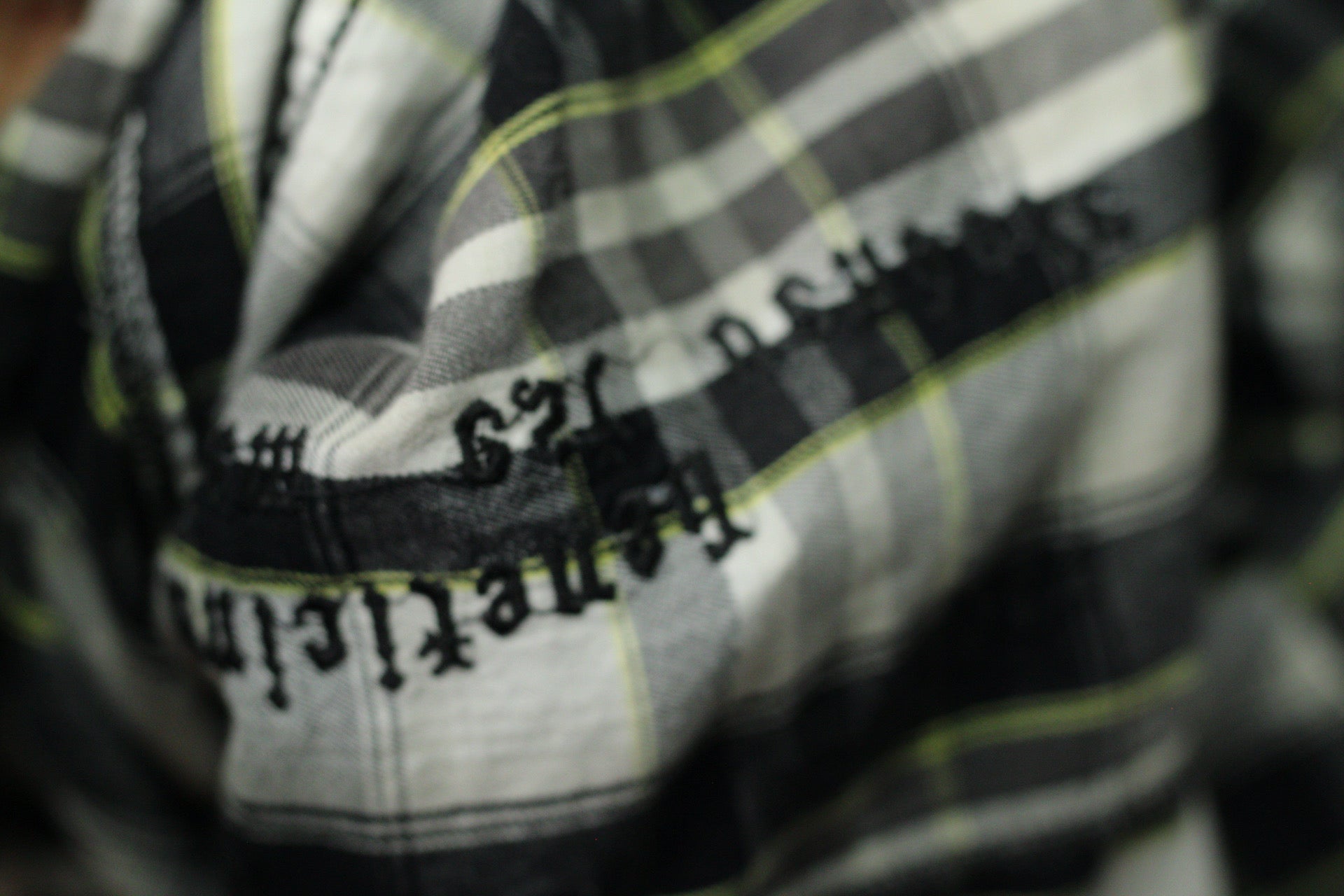 Plaid Embroidered Button-Up | S