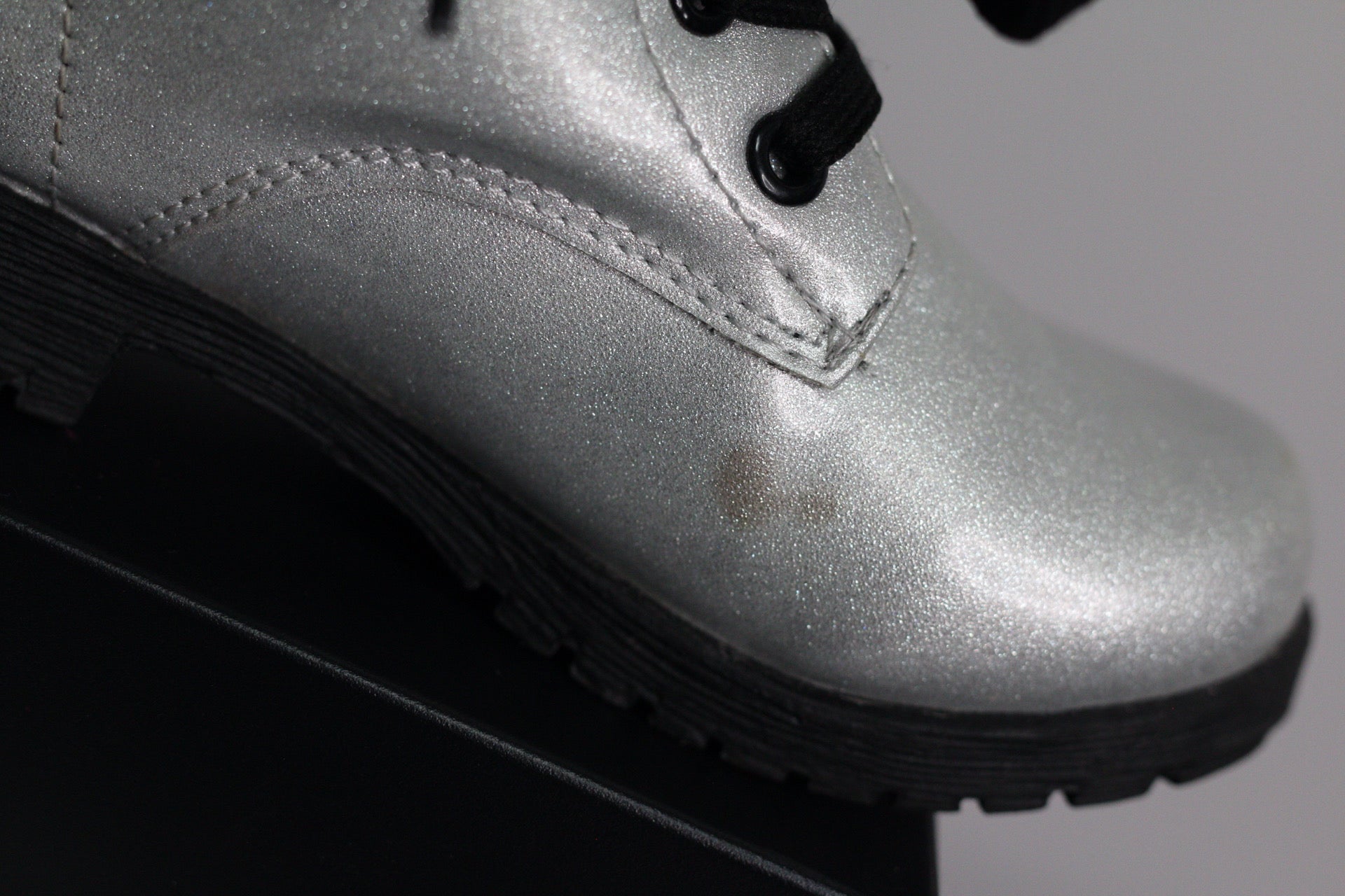 White/Pearl Sparkle Combat Boots | 11