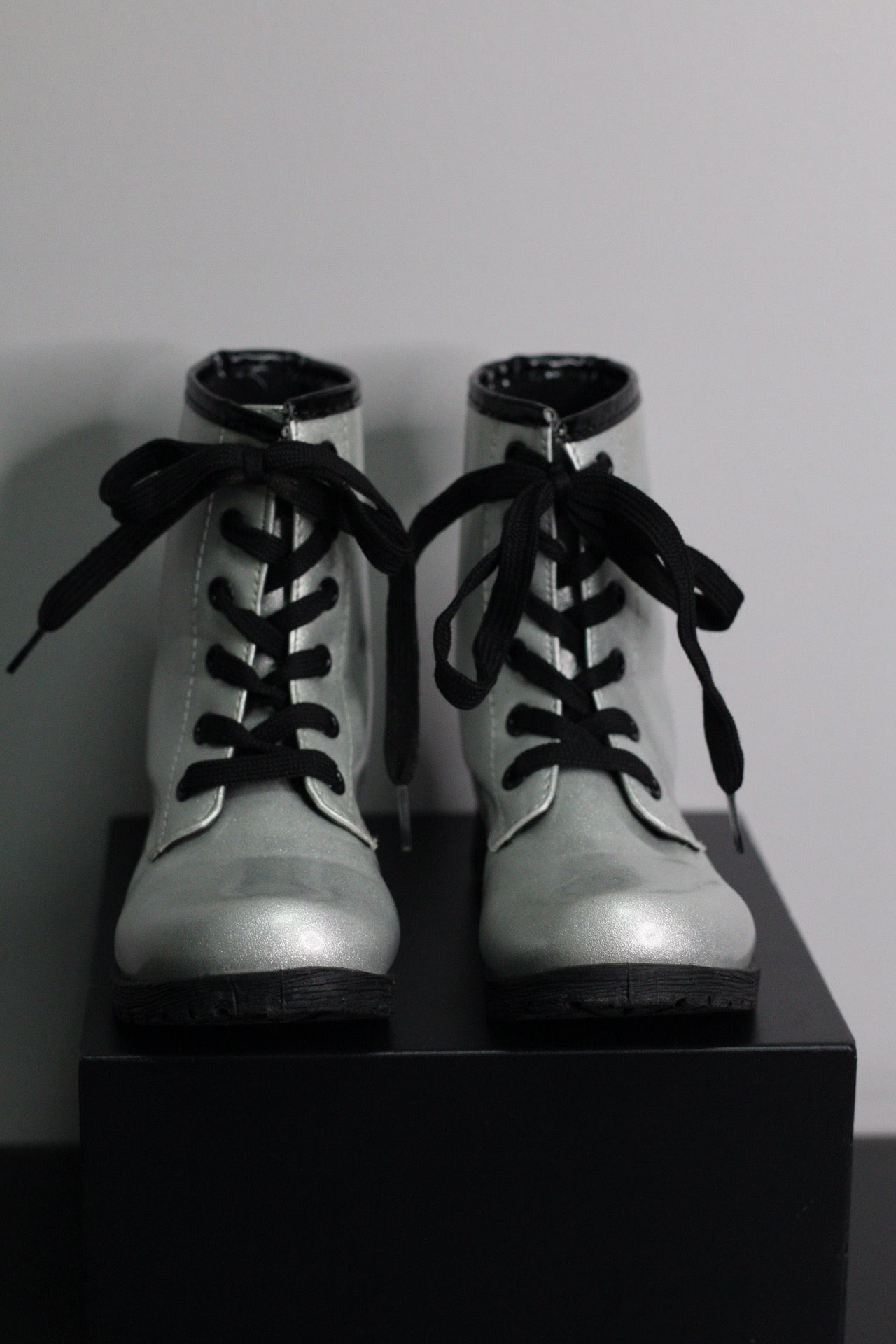 White/Pearl Sparkle Combat Boots | 11