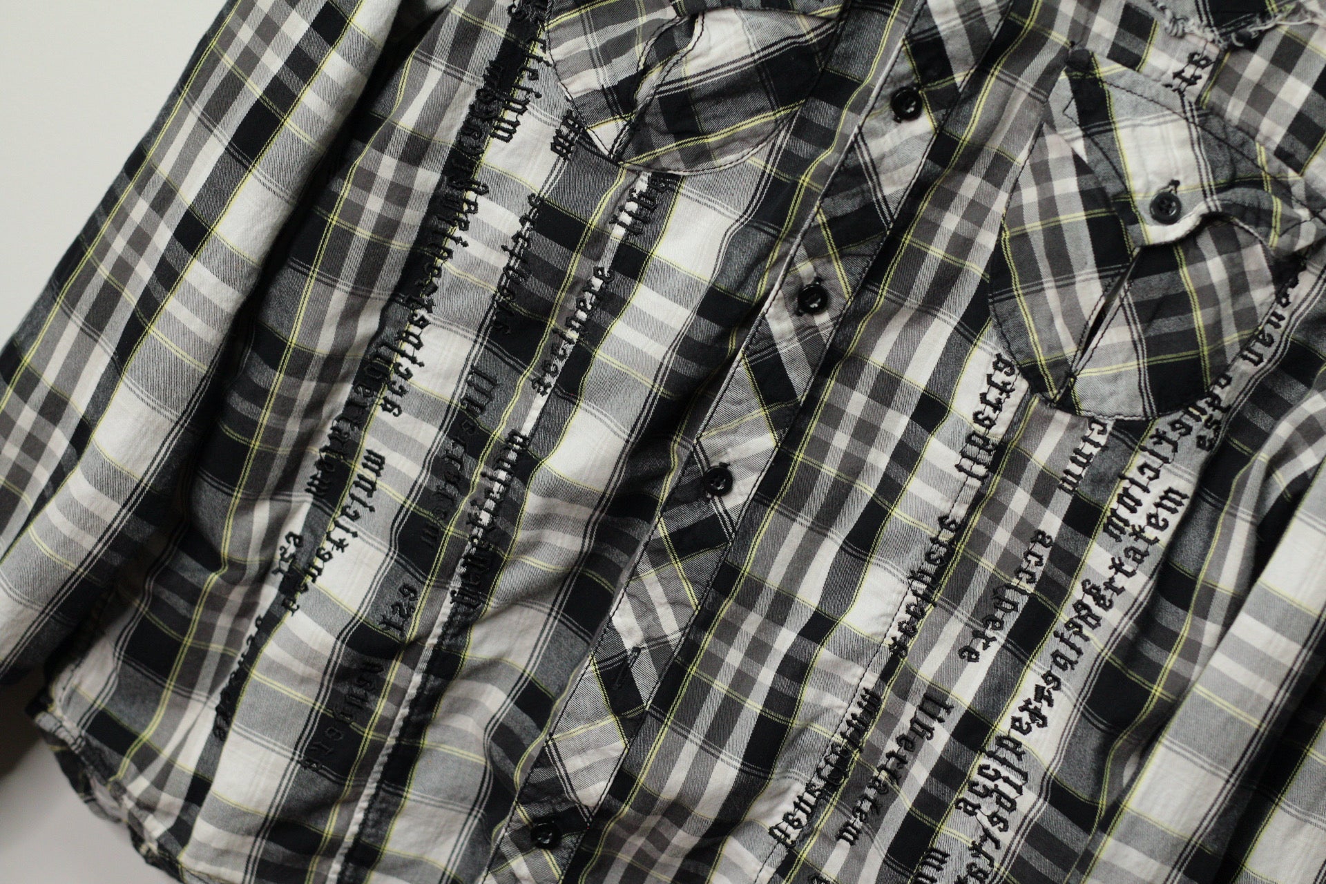 Plaid Embroidered Button-Up | S