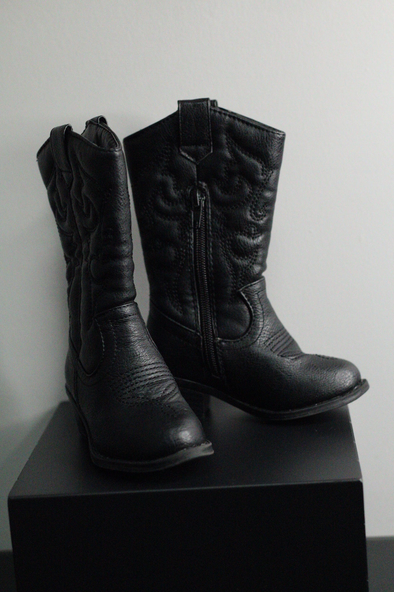 Tonal Stitched Black Cowgirl Boots | 4