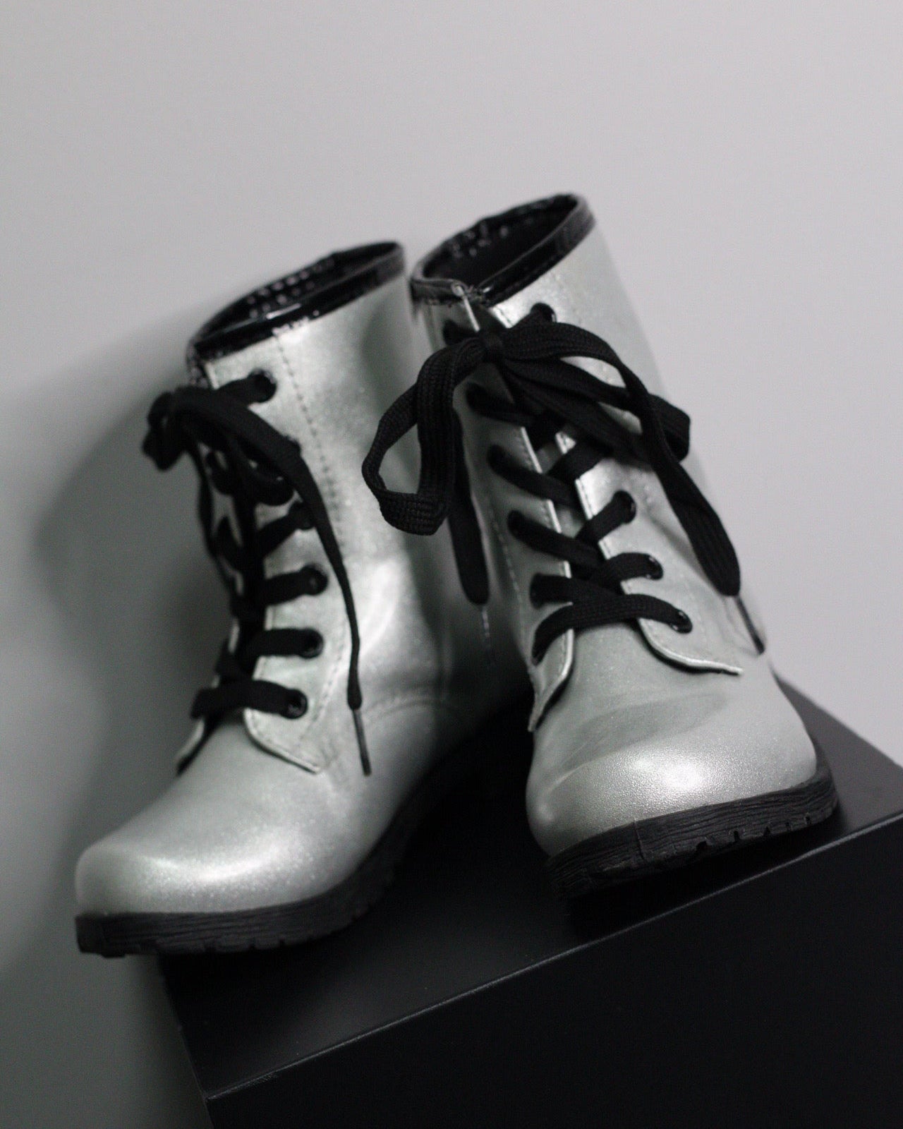 White/Pearl Sparkle Combat Boots | 11